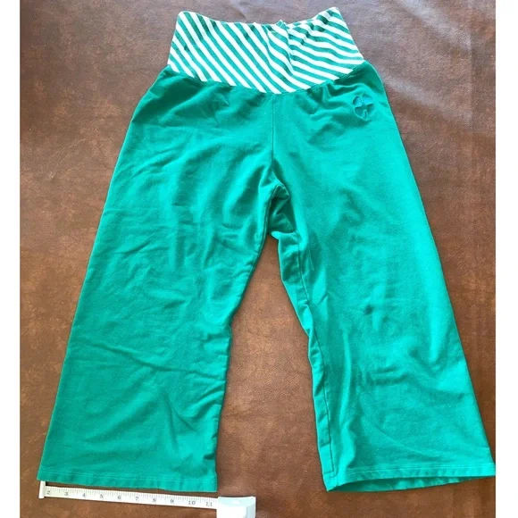 Four Leaf Clover Capris🍀 - Picture 3 of 6